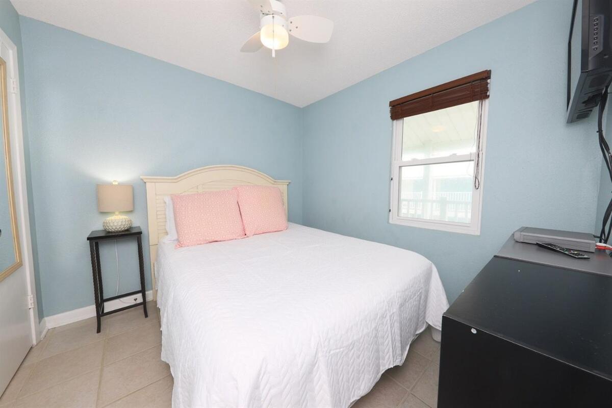 Get Seahabilitated 2 Bedroom With Full And Half Bath At Sunrise Village On The In *