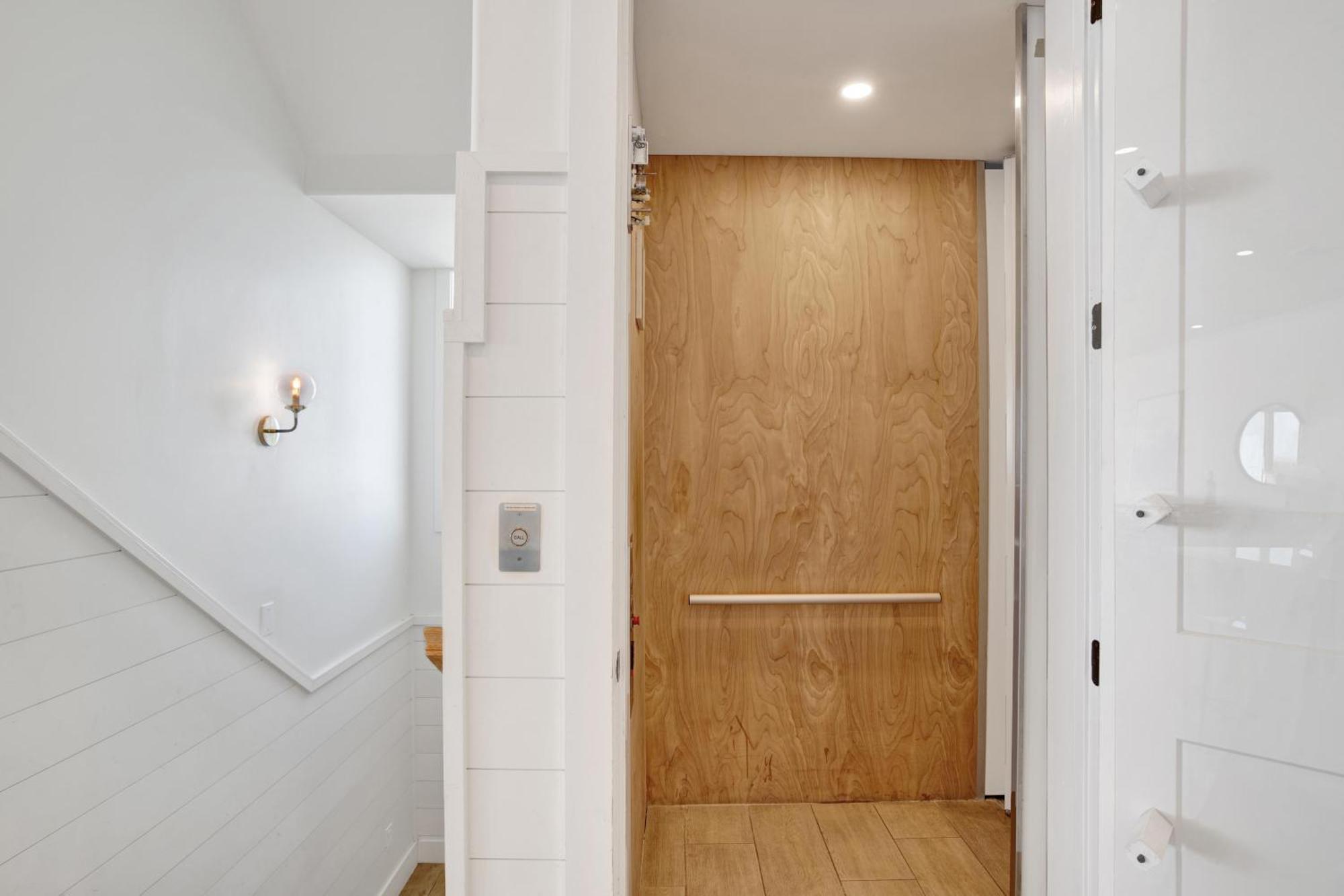 Seaside West 12 Bdrm, 11,5 Bath, Private Pools, Sleeps 36 *