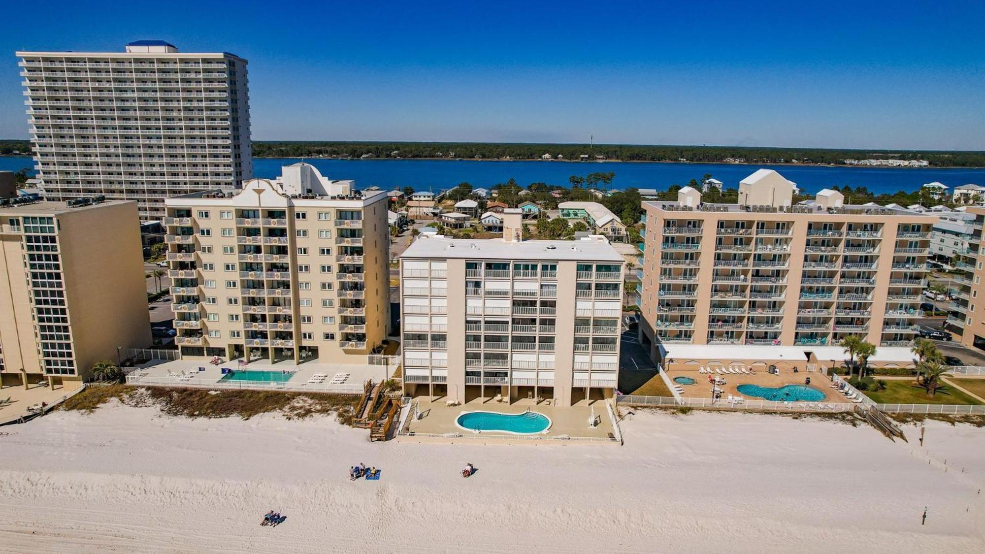 Edgewater 62 *