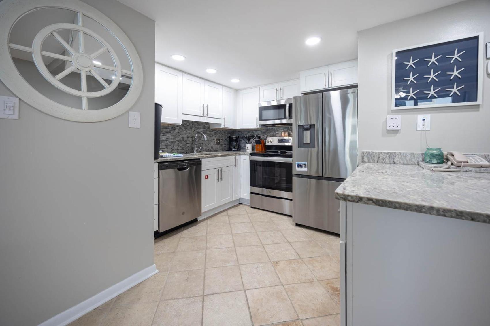 Apartment Island Winds East 610 *