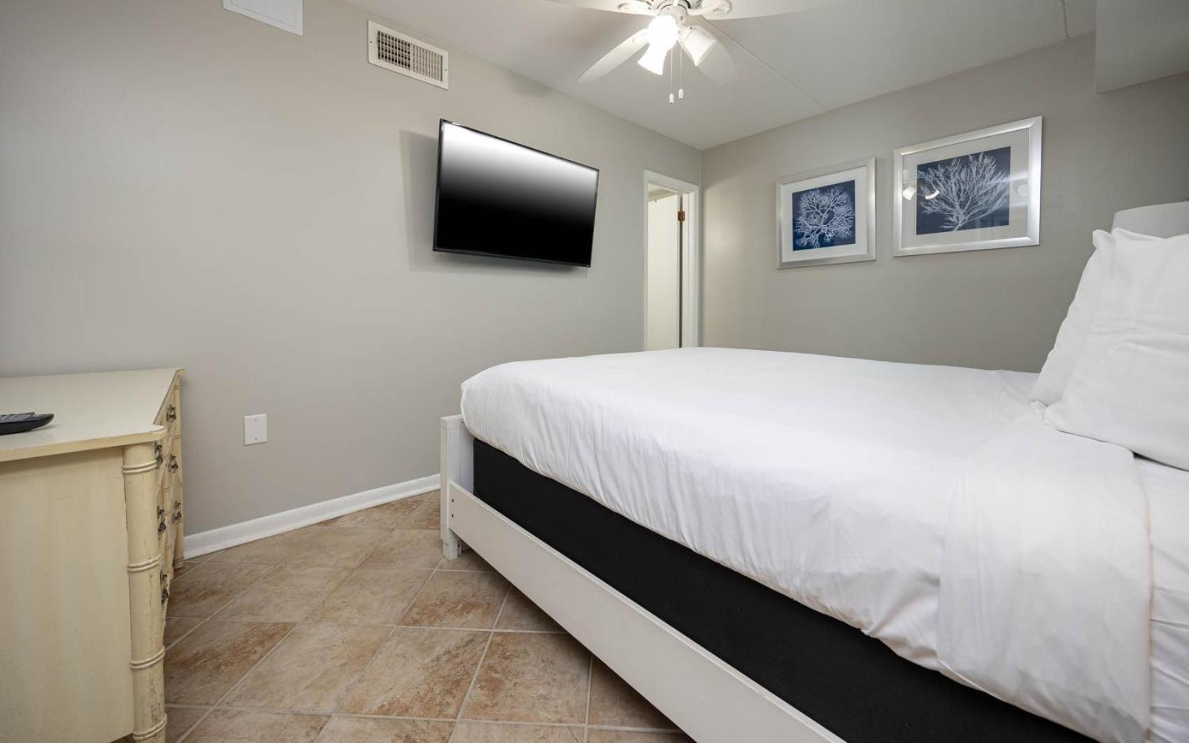 Island Winds East 610 Apartment