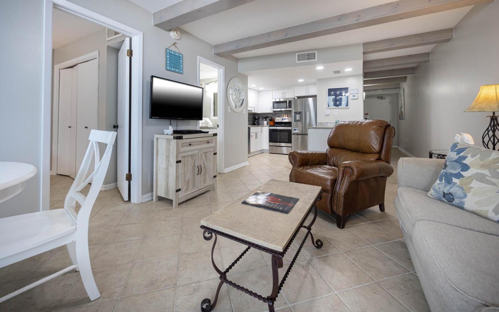 Apartment Island Winds East 610