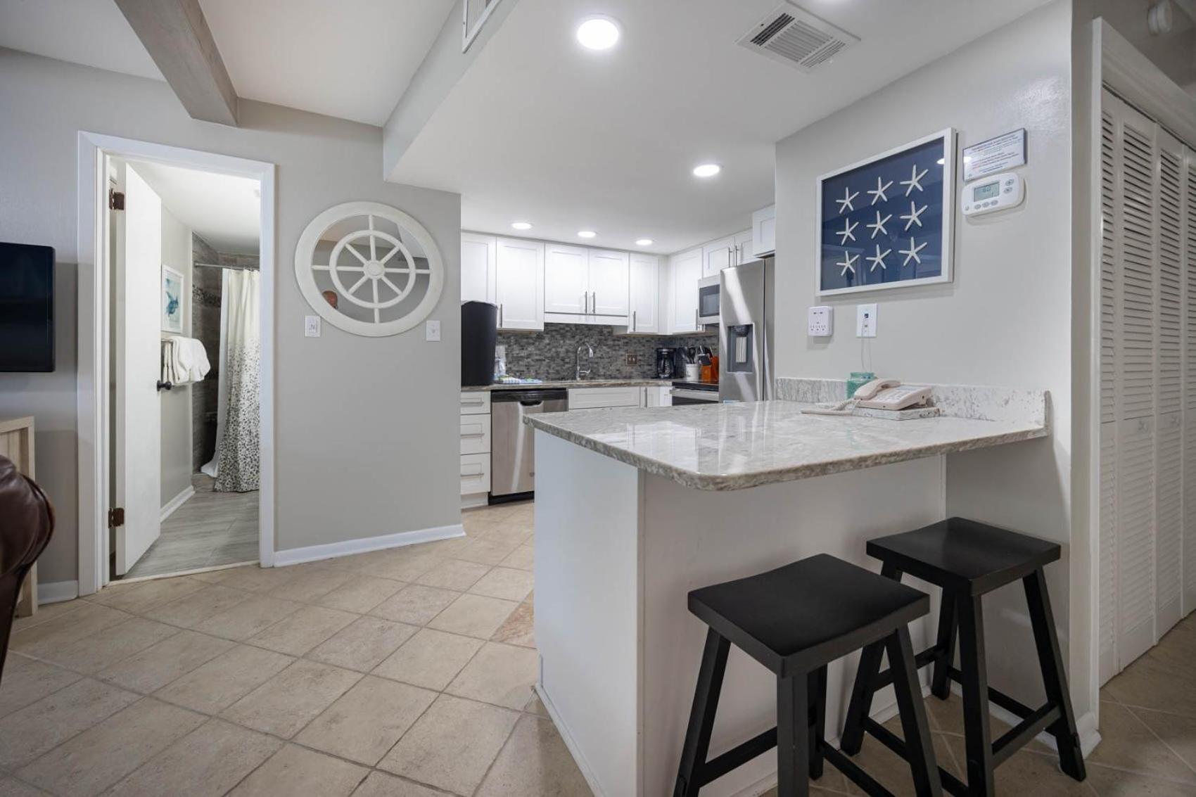 Apartment Island Winds East 610 *