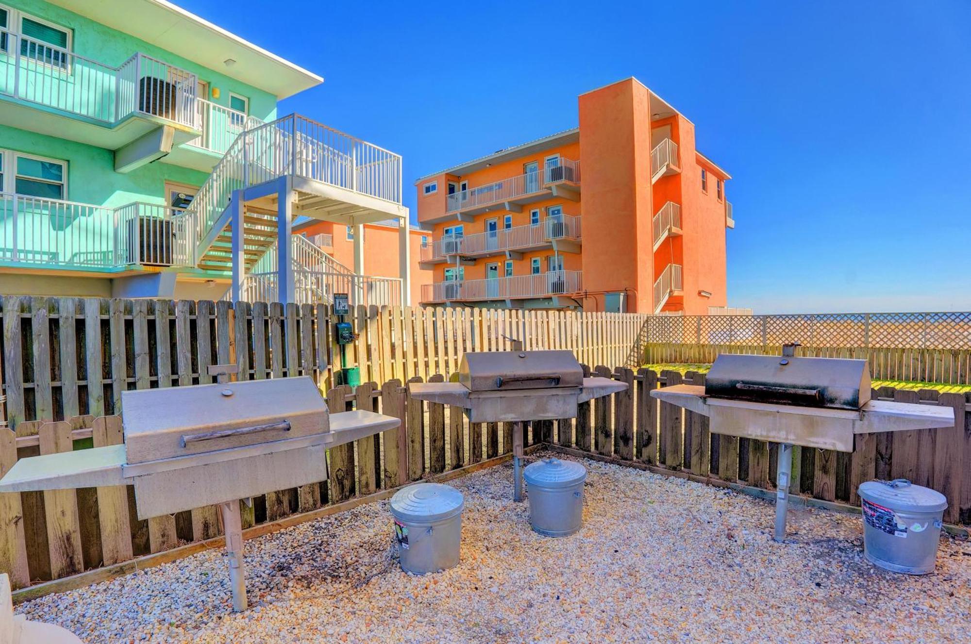 Holiday home Crystal Shores 604