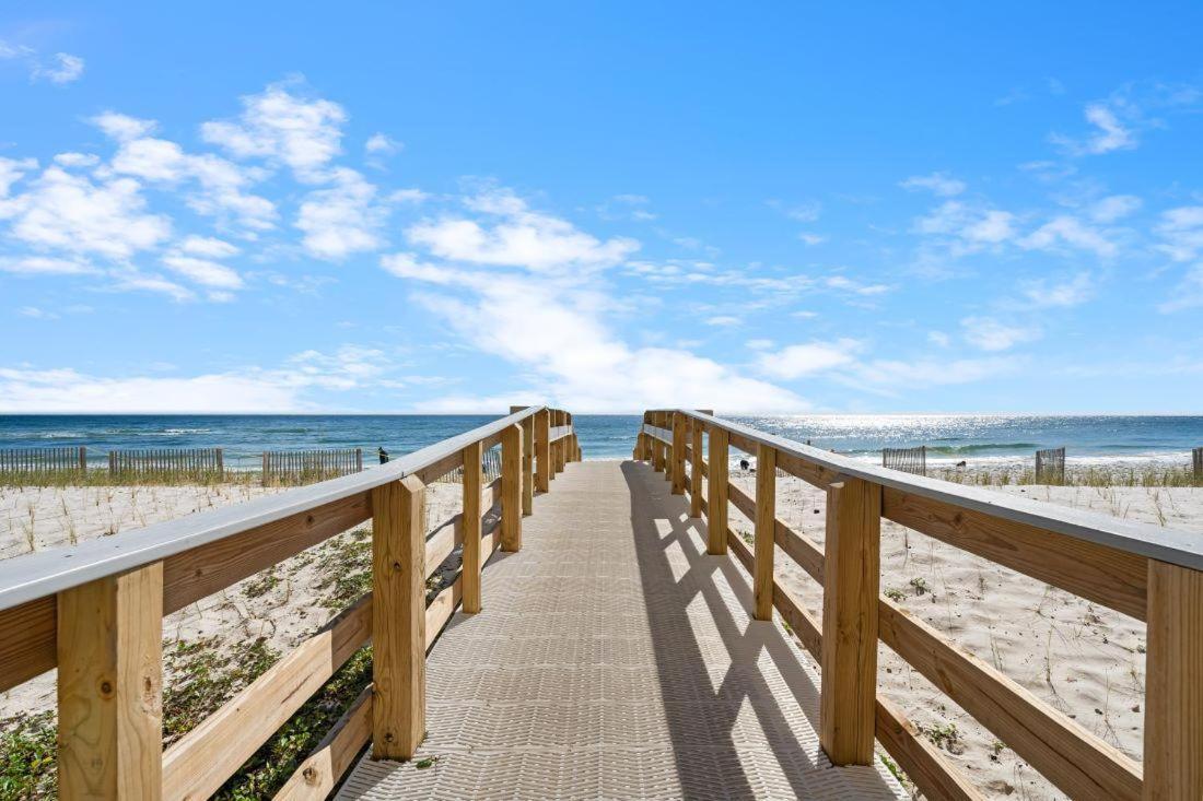 Crystal Shores West 704 *