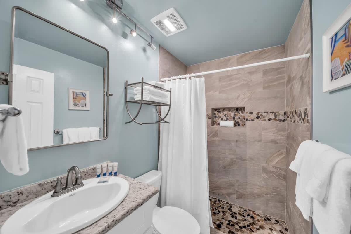 Romar 208 By Current Tides Vacation Holiday home