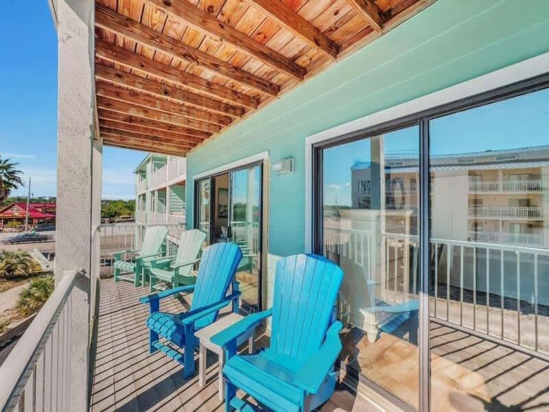 Romar 213 By Current Tides Vacation Holiday home