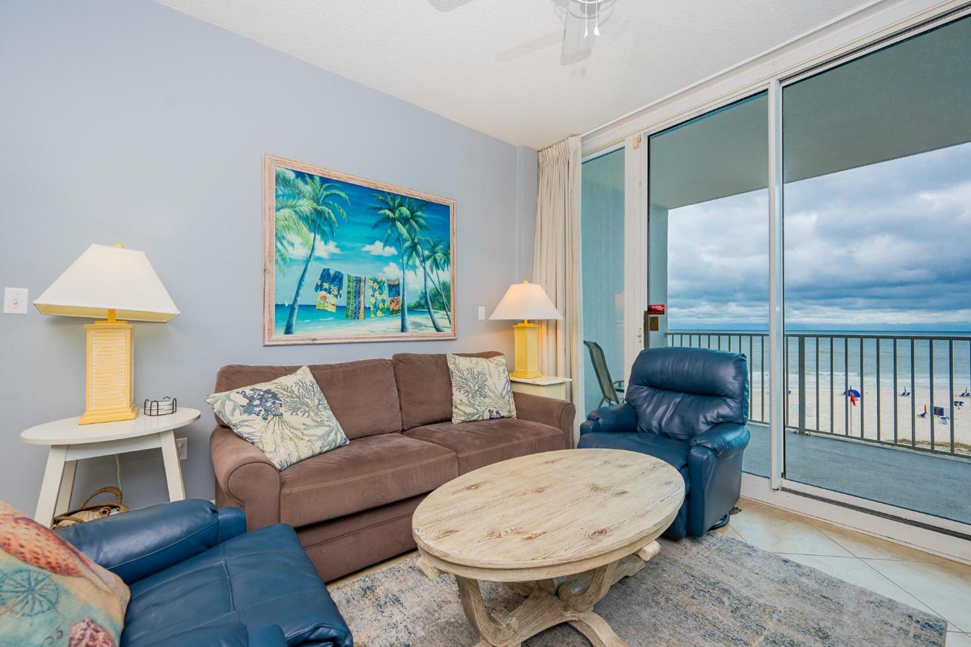 Lighthouse 403 Apartment