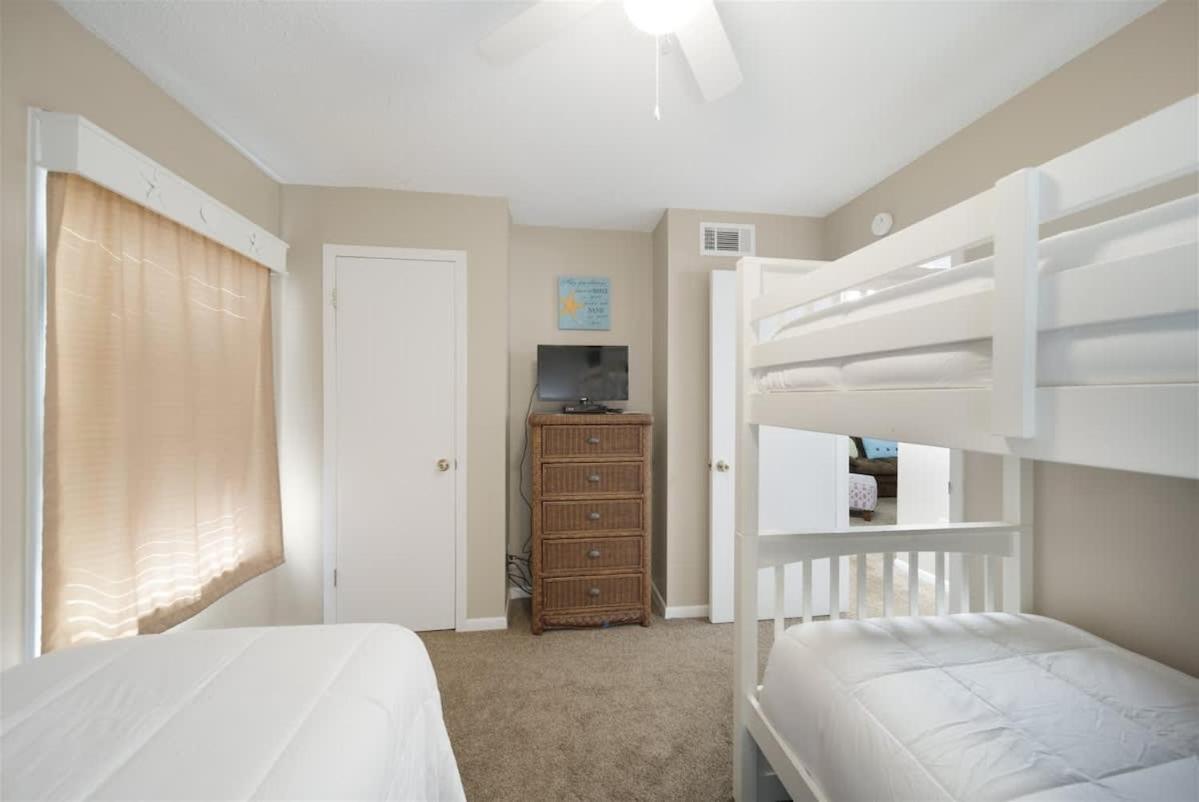 Front 101 Your Spacious Beachside Retreat