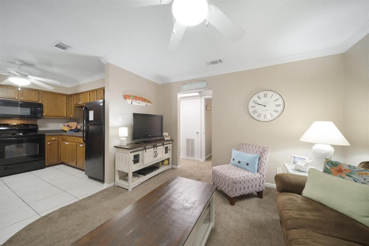 Front 101 Your Spacious Beachside Retreat