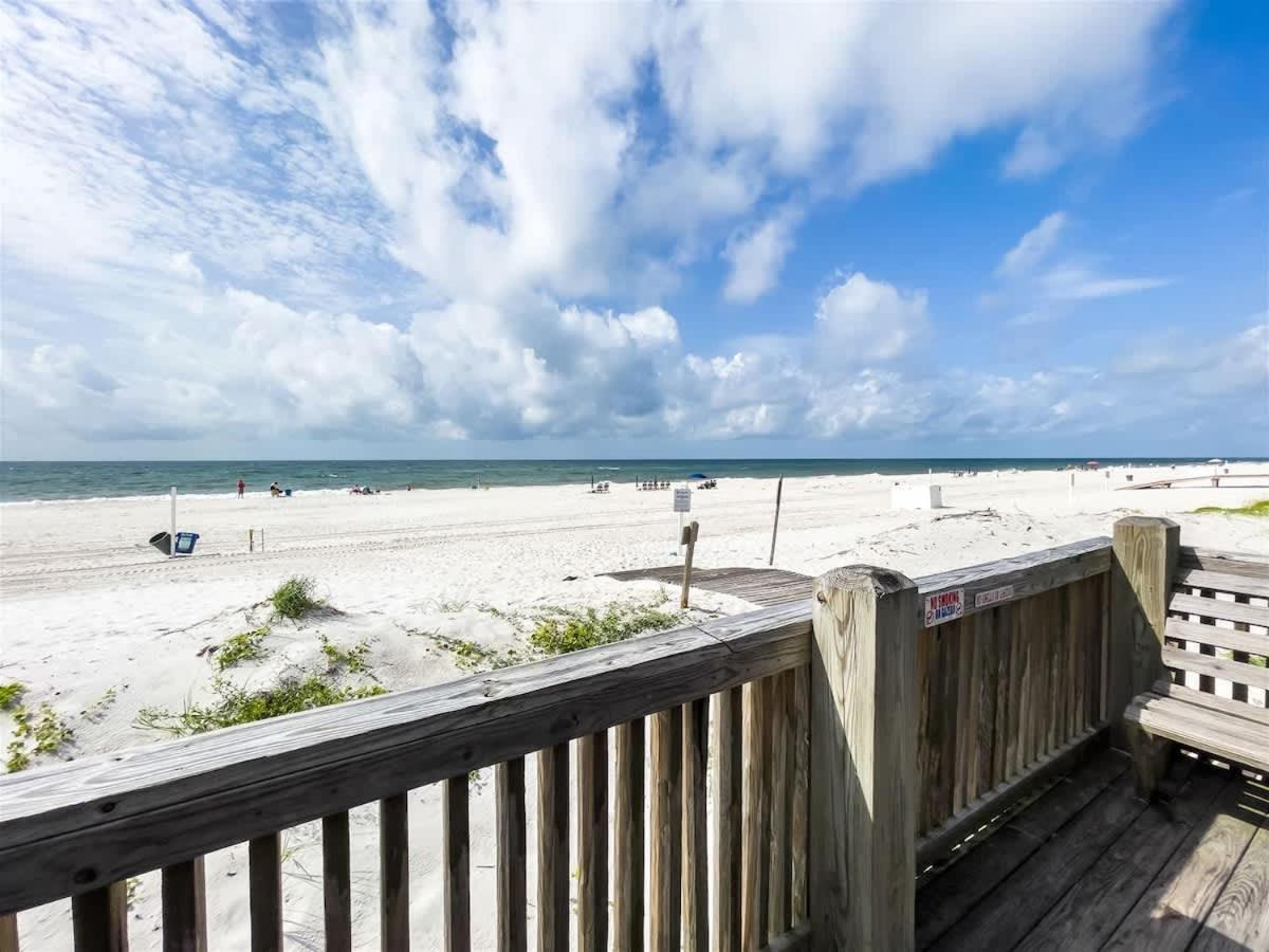 Front 101 Your Spacious Beachside Retreat
