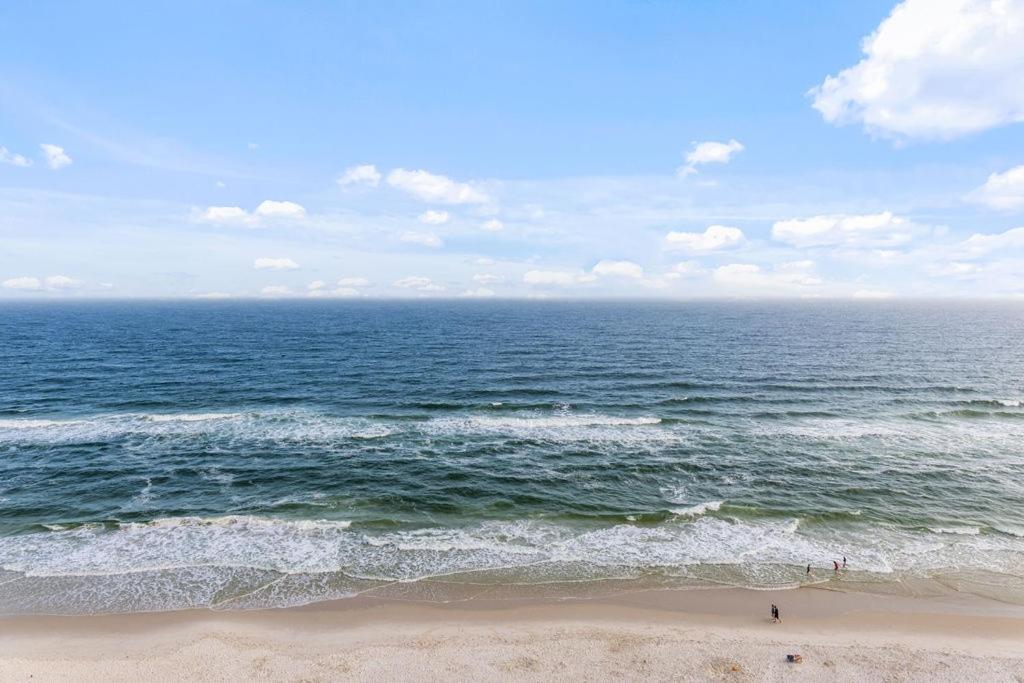 Apartment Crystal Shores 1104