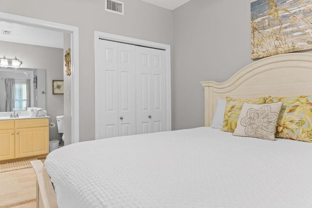 Crystal Shores 1104