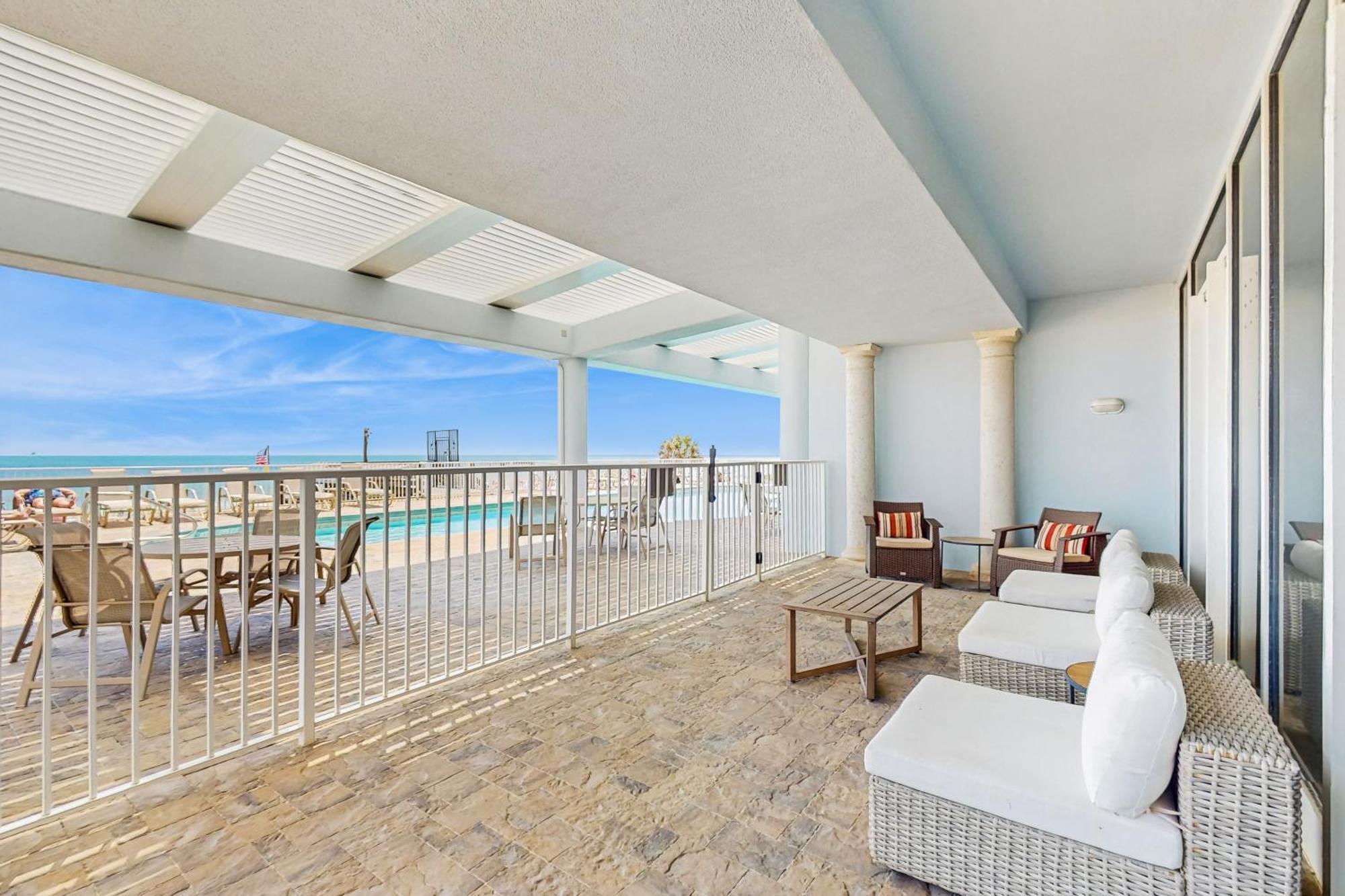 The Colonnades Iv Apartment