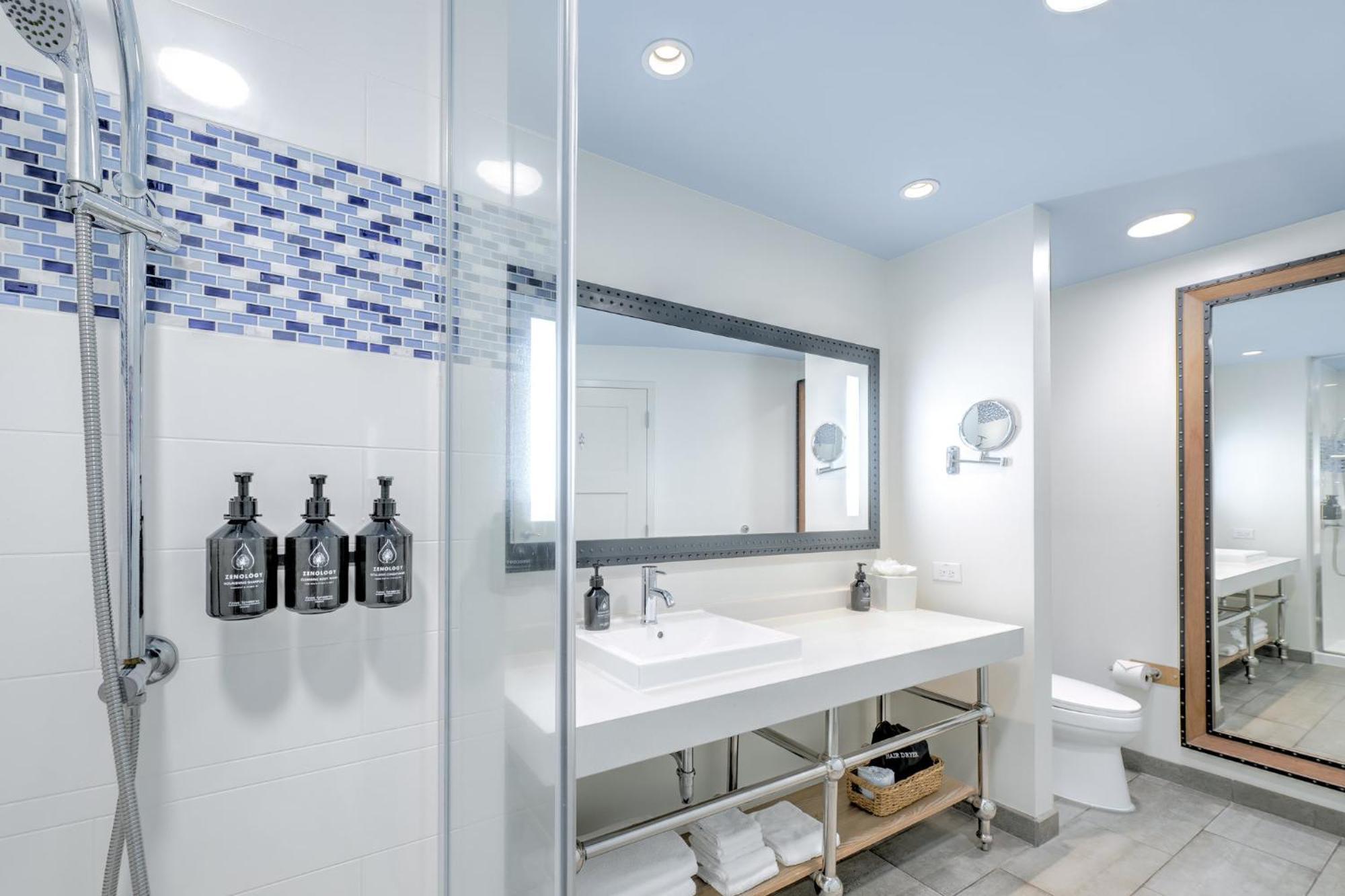 Resort Indigo Orange - By Ihg