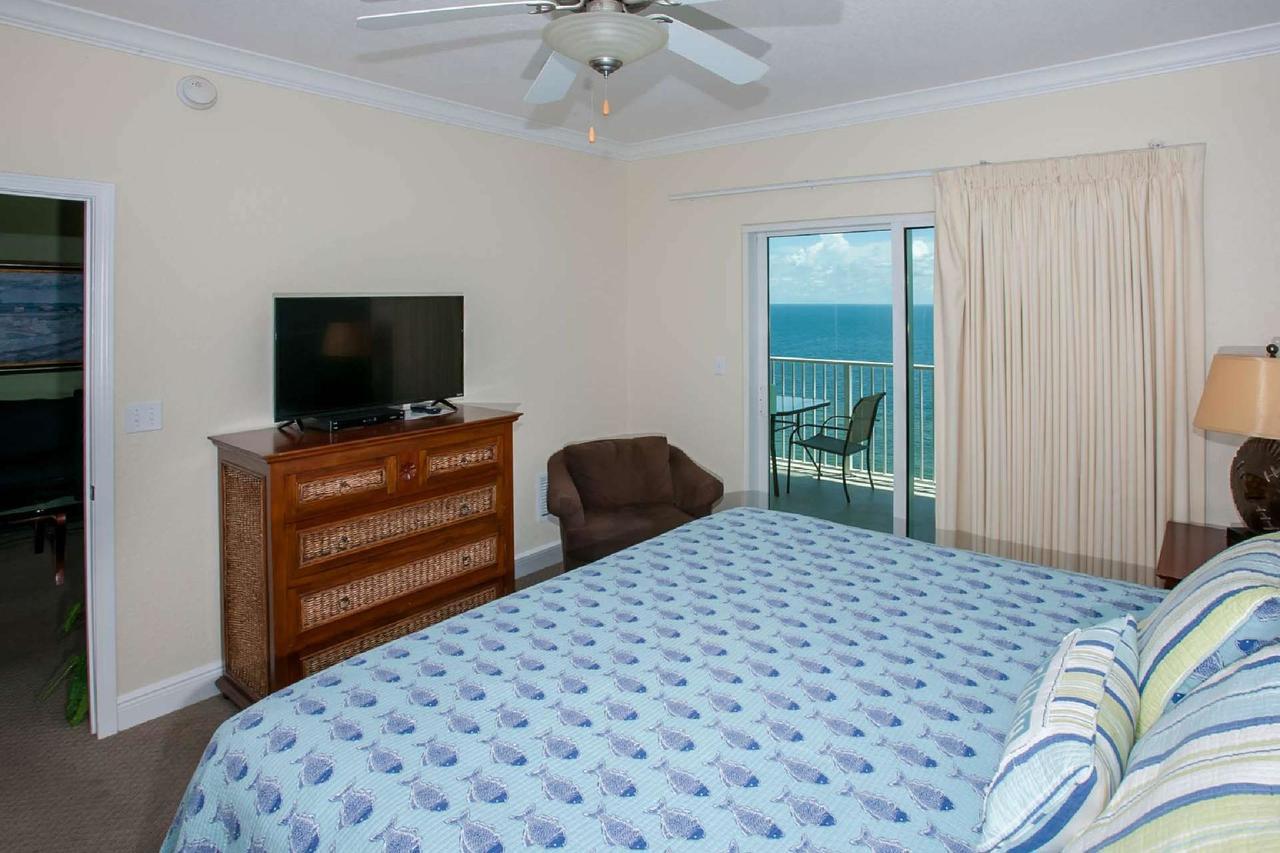Crystal Shores West 1004 *
