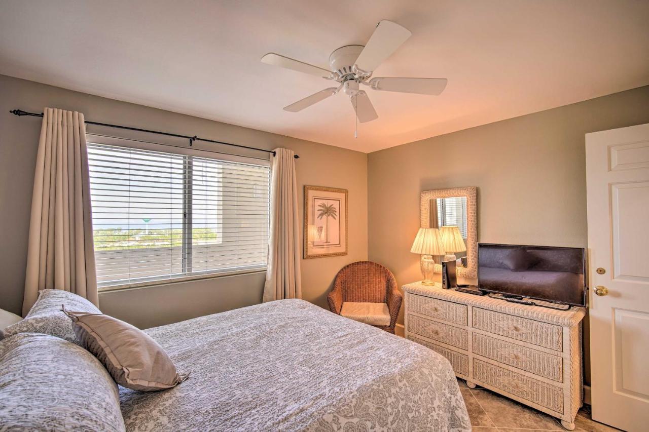 Waterfront Escape With Amenities! *