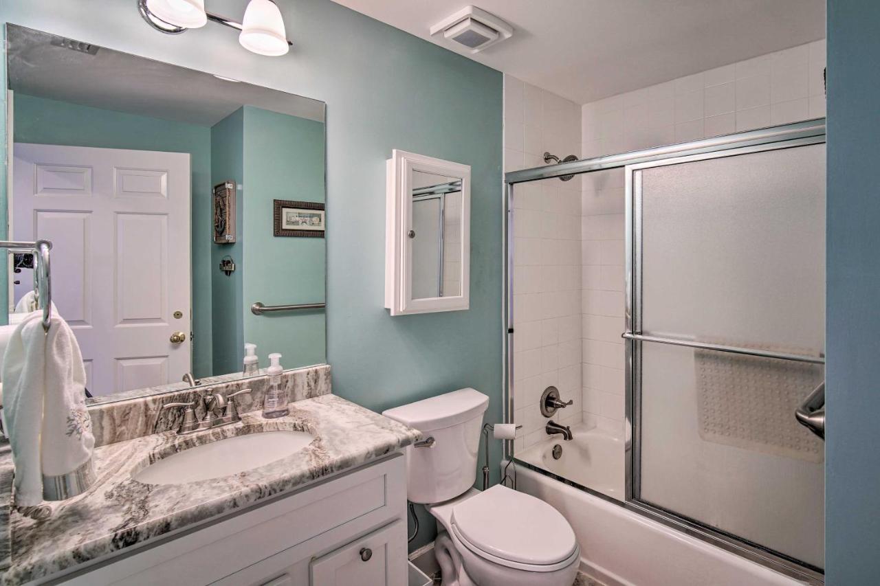 Apartment Waterfront Escape With Amenities! *