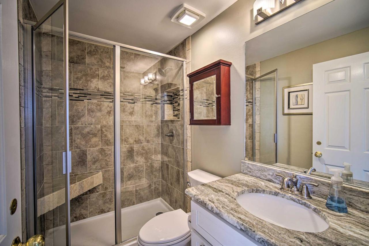 Apartment Waterfront Escape With Amenities!
