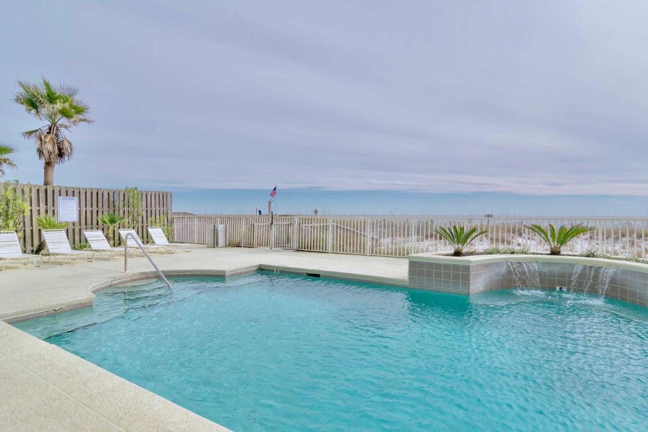 Apartment Beachfront With Pool *