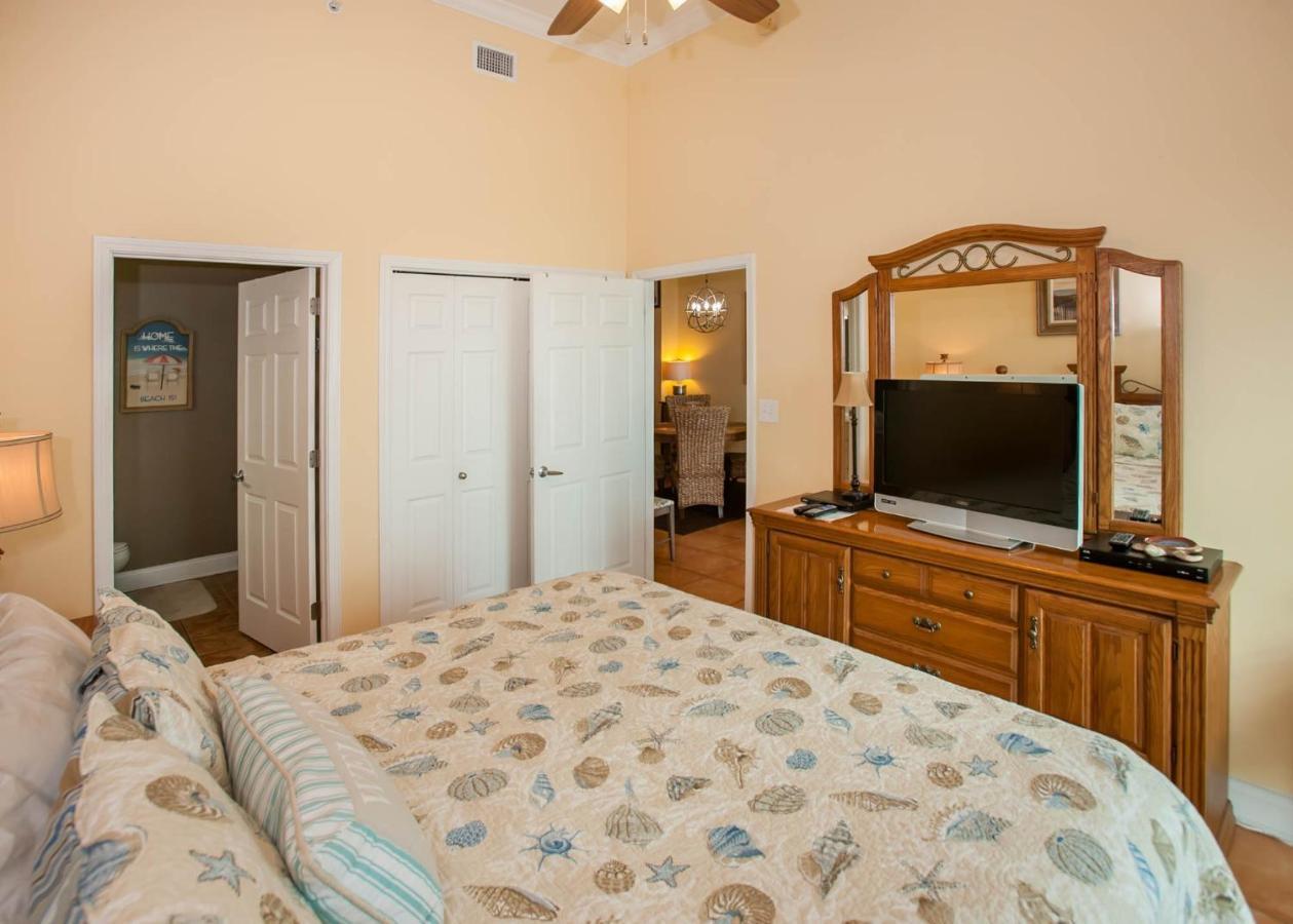 Apartment Crystal Shores 204