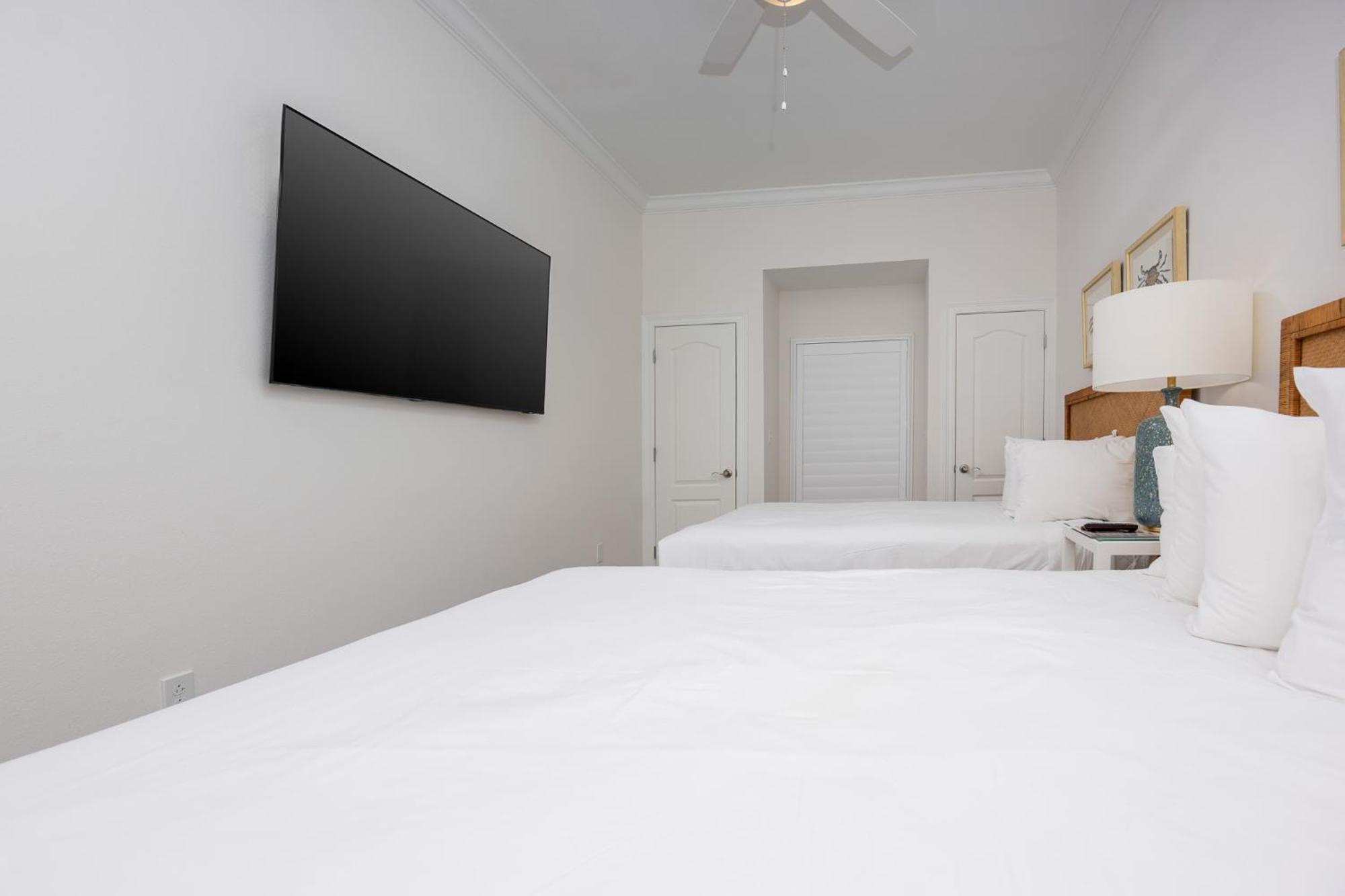 Phoenix Gulf Towers 906 Apartment *